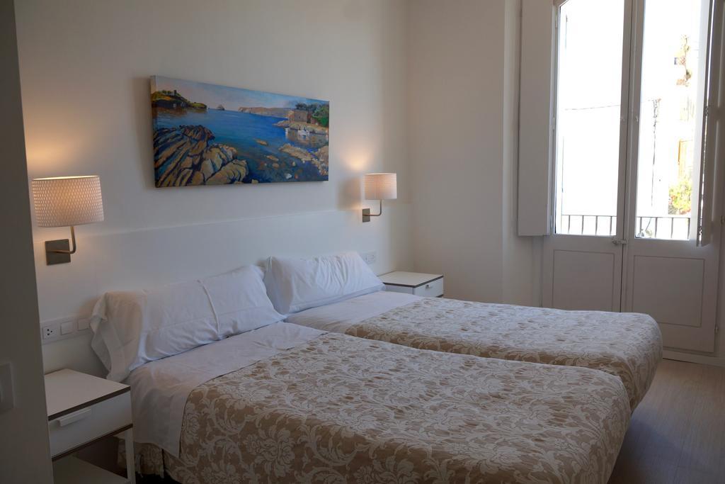 Hotel Hostal Marina Cadaqués Zewnętrze zdjęcie