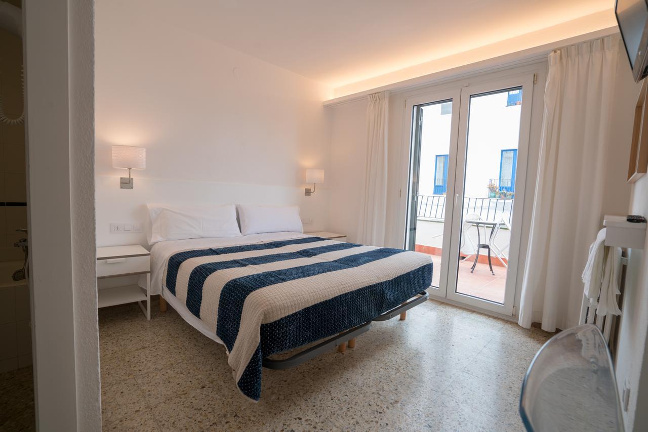 Hotel Hostal Marina Cadaqués Zewnętrze zdjęcie